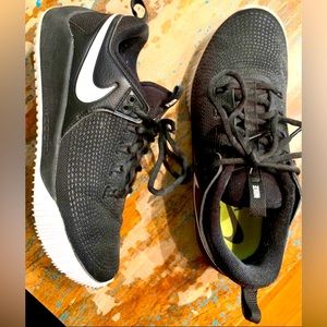 Nike Zoom HyperAce 2 Womans Volleyball Shoe- Like New and Looking for Action!